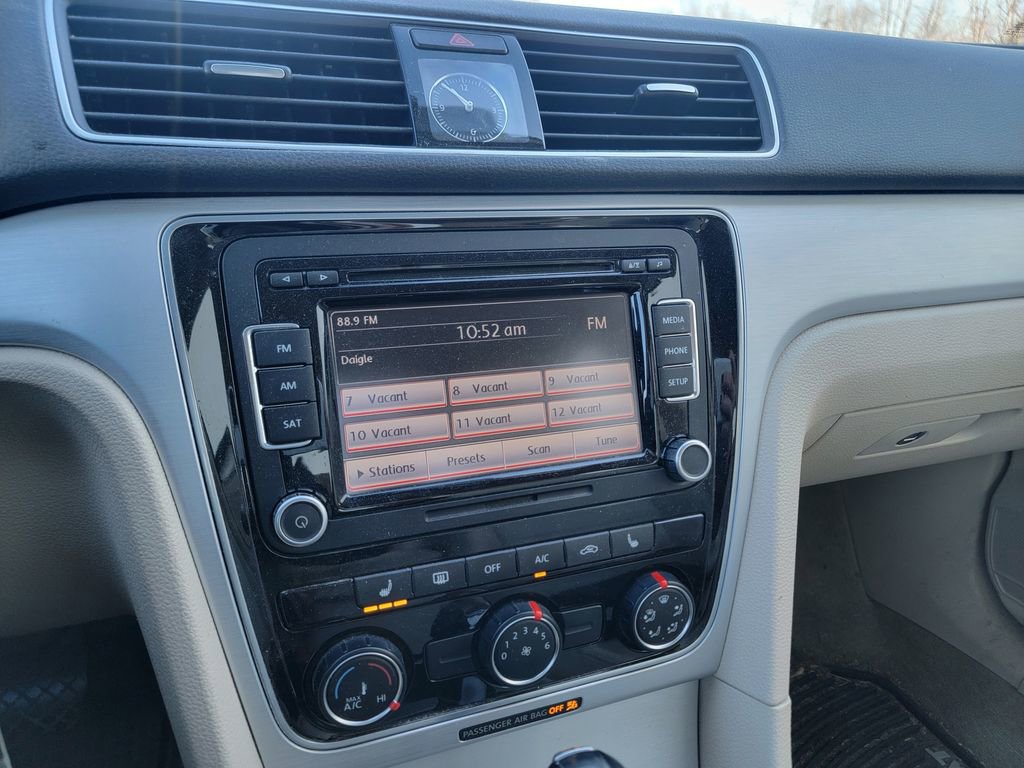 Used 2013 Volkswagen Passat 2.5 SE image 11