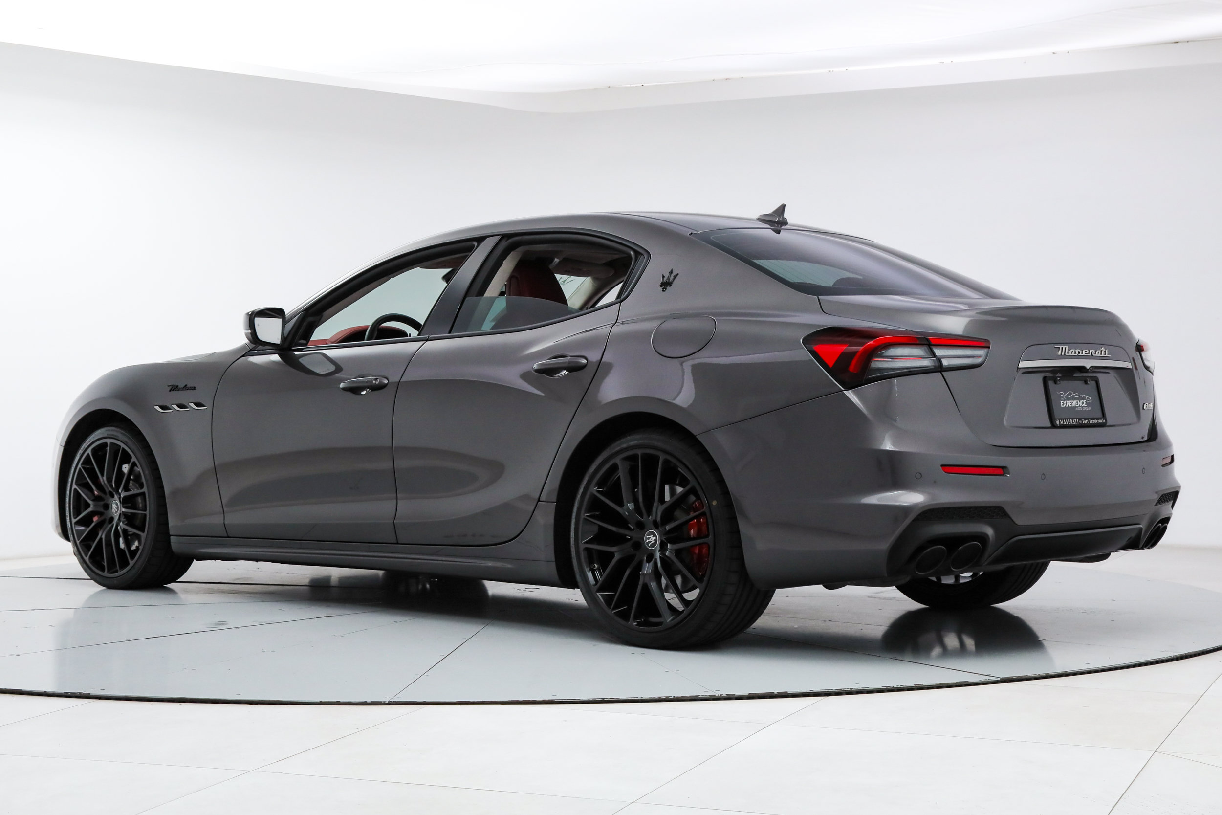 Certified 2023 Maserati Ghibli Modena RWD image 3