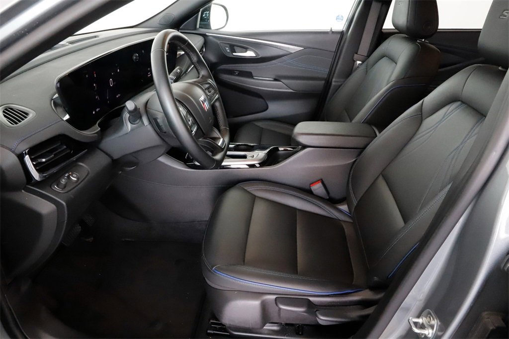 Used 2025 Buick Envista Sport Touring image 17
