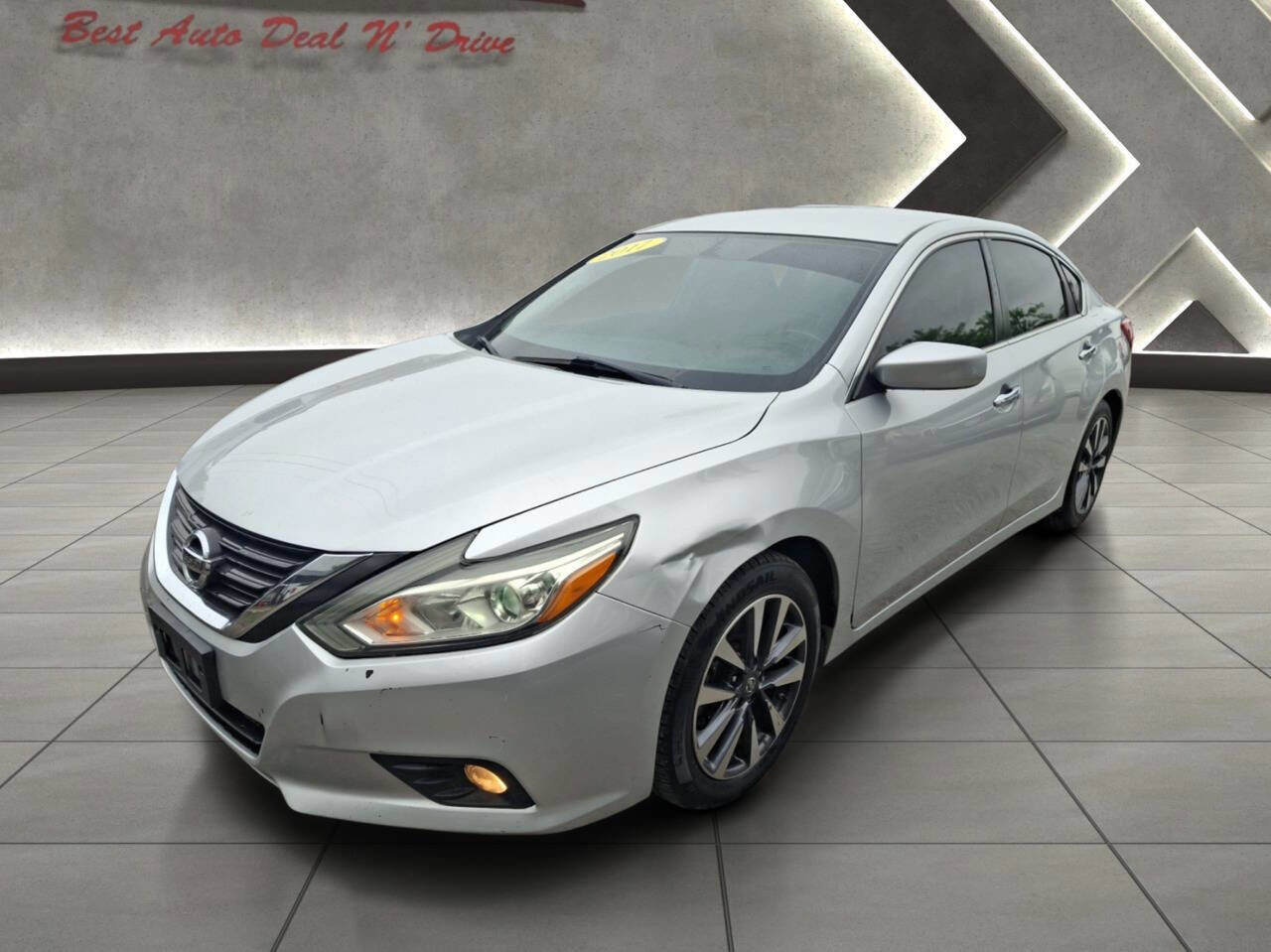 Used 2017 Nissan Altima 2.5 SV image 2