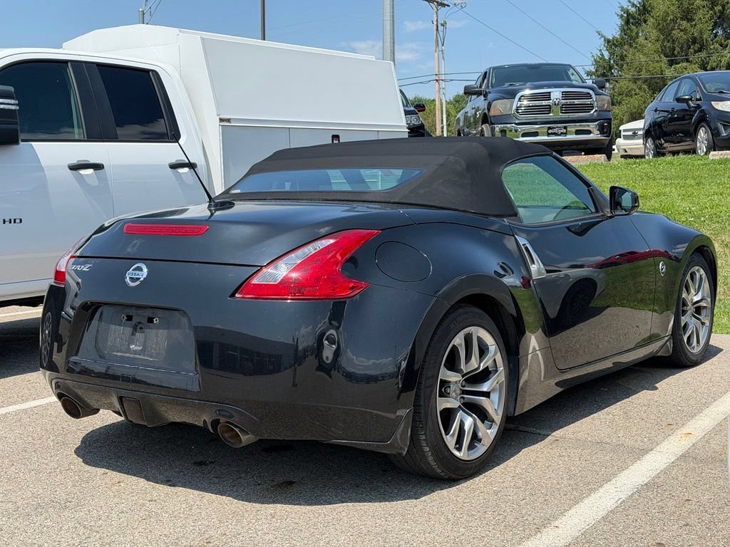 Used 2010 Nissan 370Z Touring RWD image 4