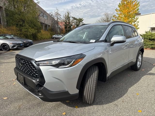 Used 2023 Toyota Corolla Cross LE image 3