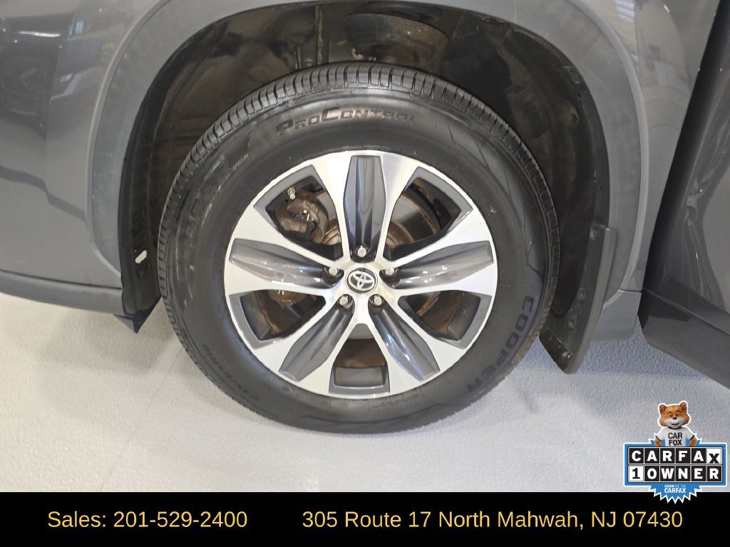 Used 2022 Toyota Highlander XLE AWD/4WD image 27