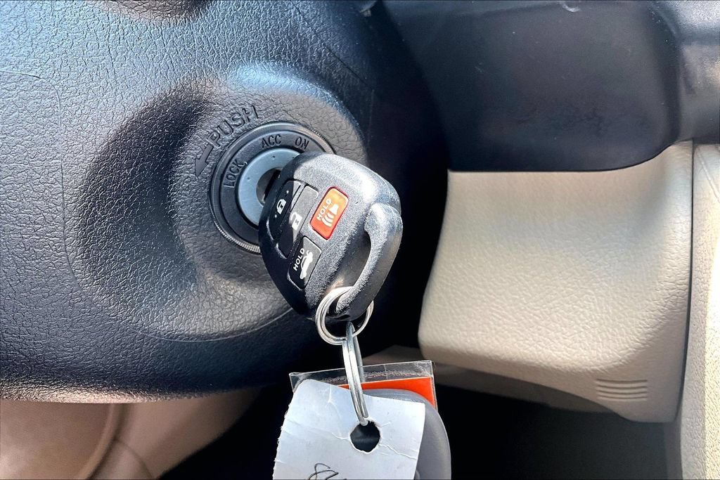Used 2014 Toyota Camry LE FWD image 11