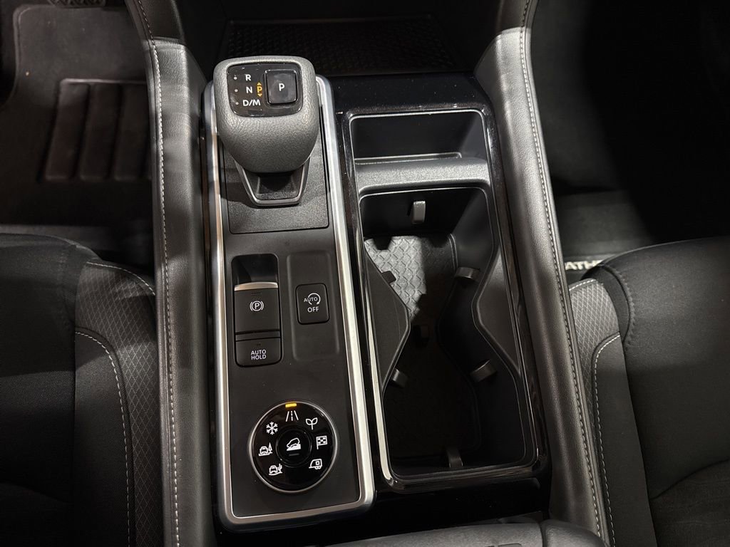 Used 2025 Nissan Pathfinder SV image 11