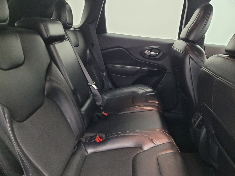 Used 2020 Jeep Cherokee Latitude Plus AWD/4WD image 19