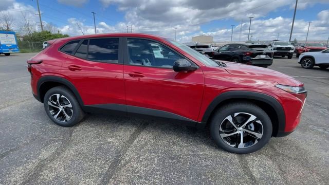 New 2026 Chevrolet Trax RS w/ Driver Confidence Package FWD image 3