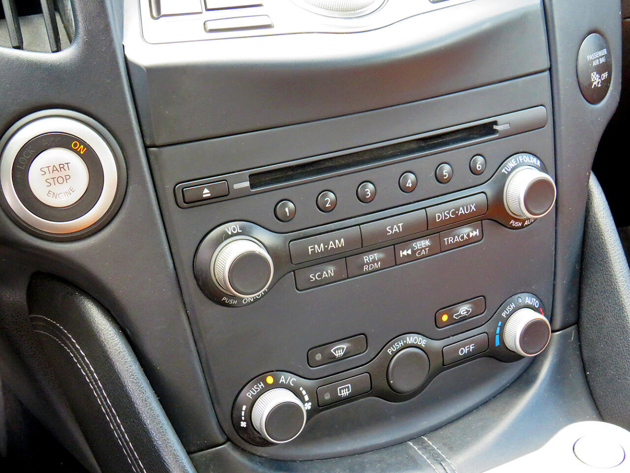 Used 2016 Nissan 370Z Touring image 25