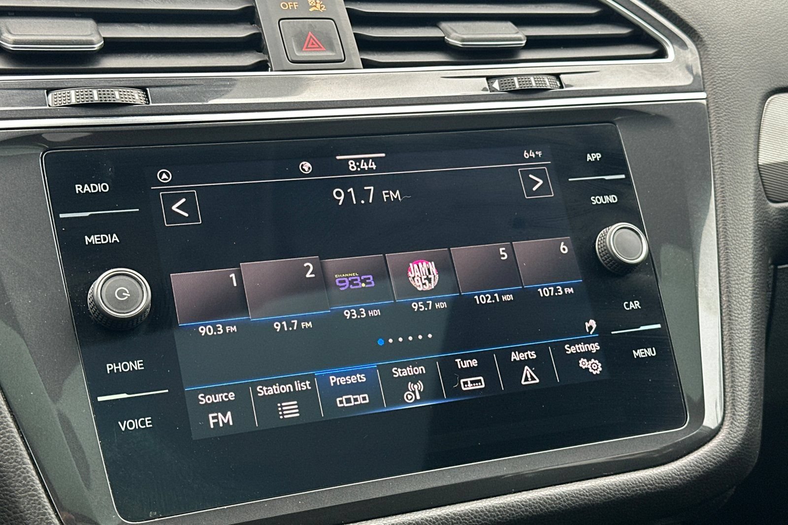Used 2023 Volkswagen Tiguan SE FWD image 19