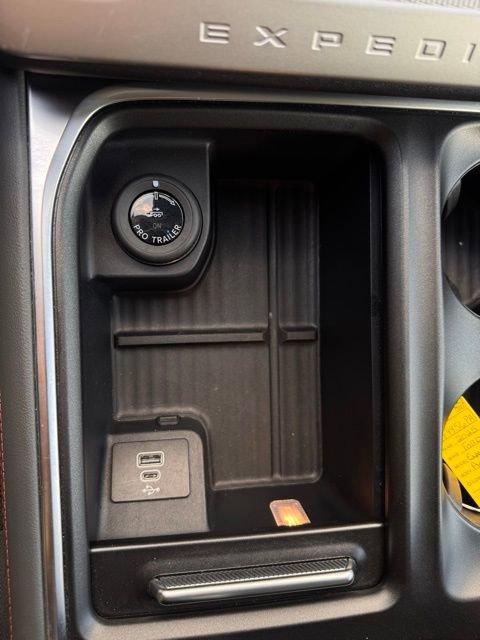 Used 2025 Ford Expedition Active image 17