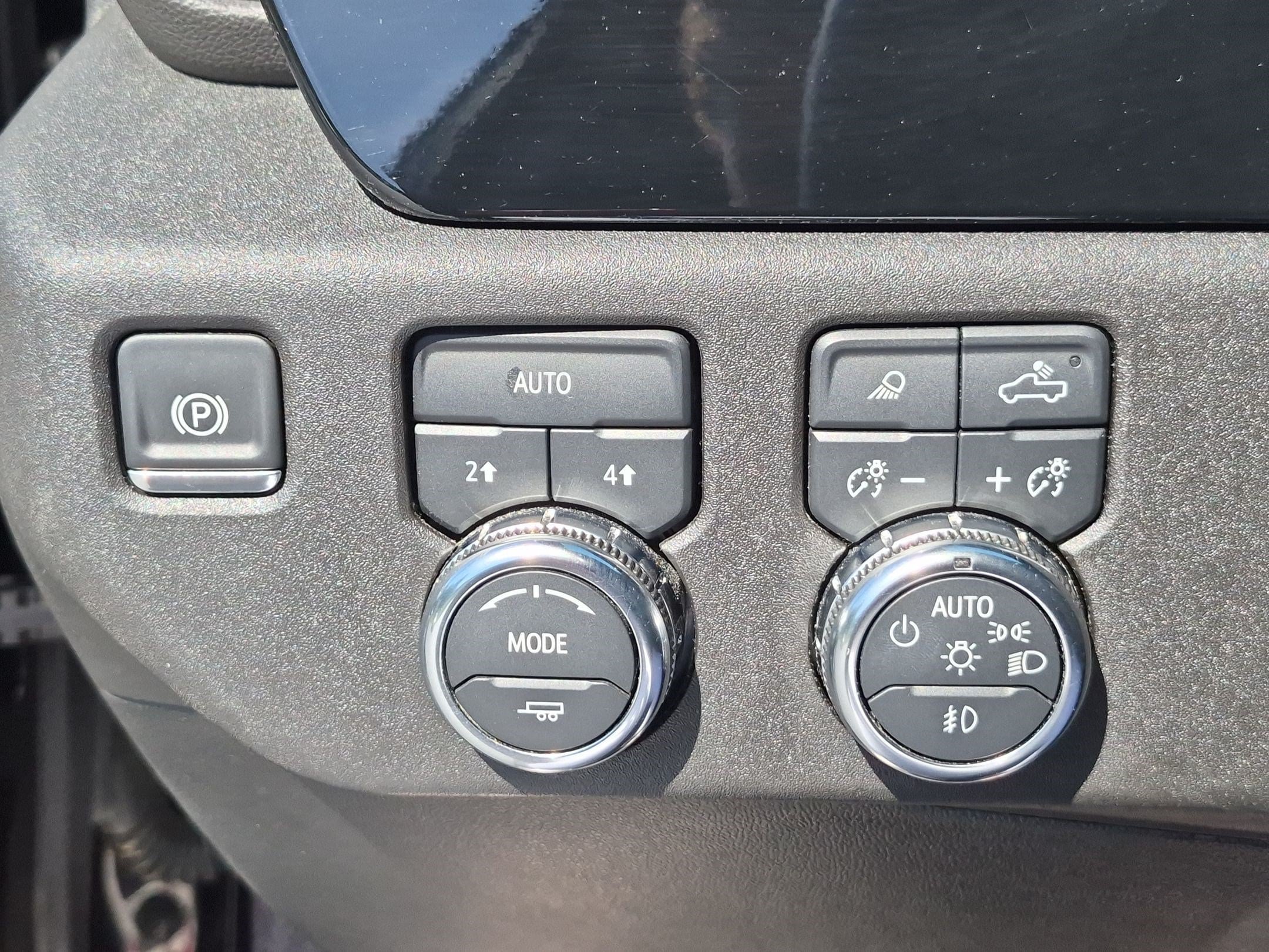 Used 2025 GMC Sierra 1500 SLT AWD/4WD image 17