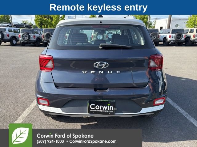 Used 2022 Hyundai Venue Limited FWD image 8