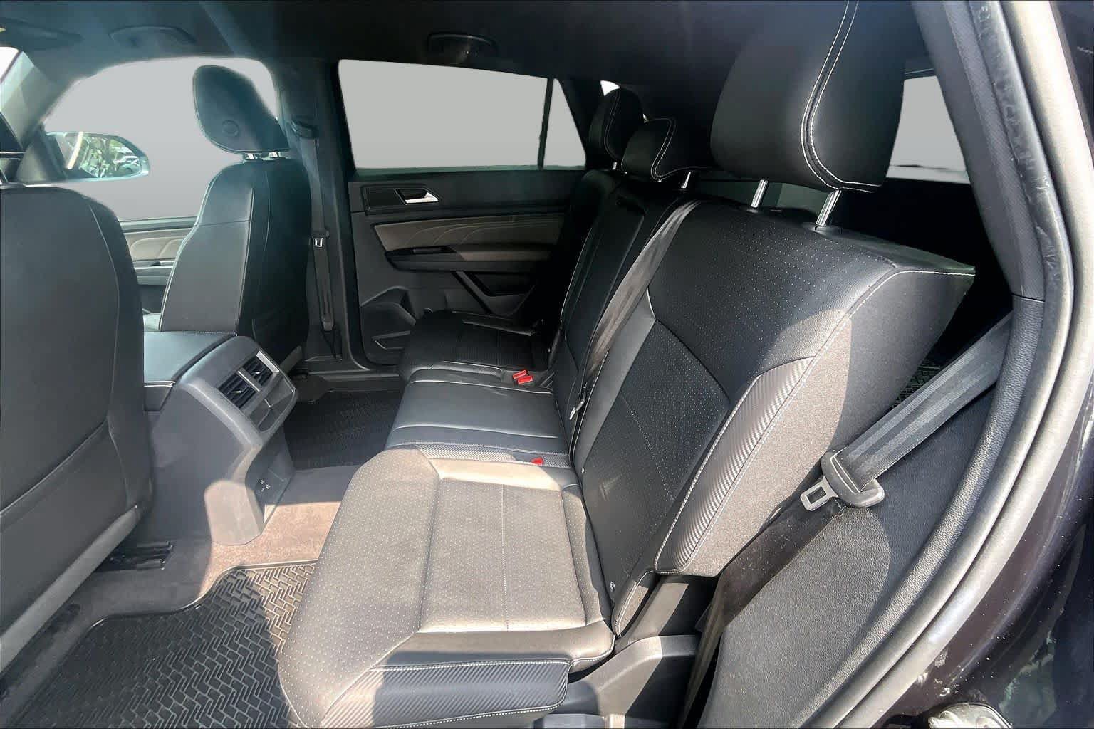 Used 2021 Volkswagen Atlas Cross Sport SE FWD image 21