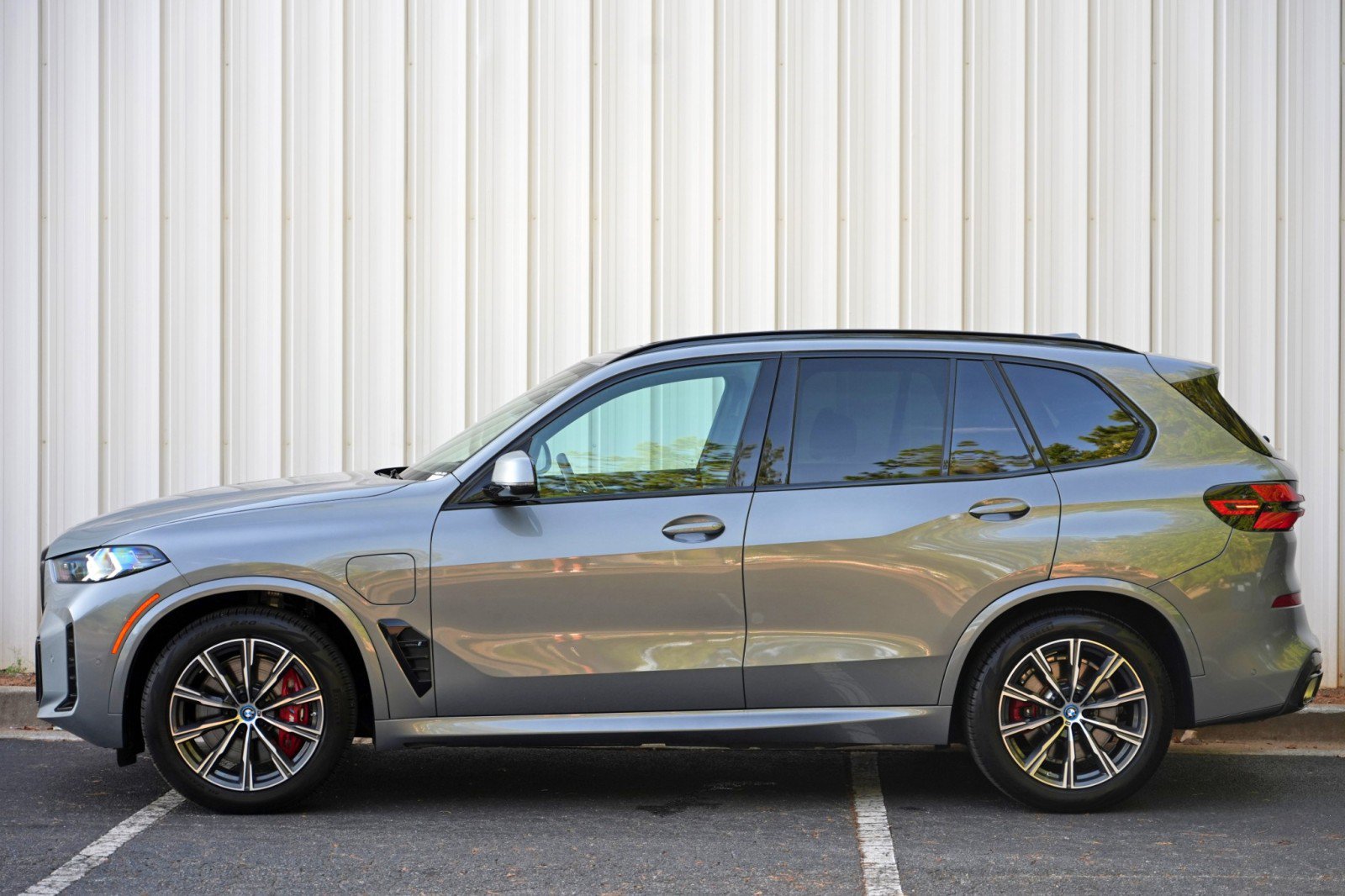 Used 2024 BMW X5 xDrive50e w/ M Sport Package AWD/4WD image 54