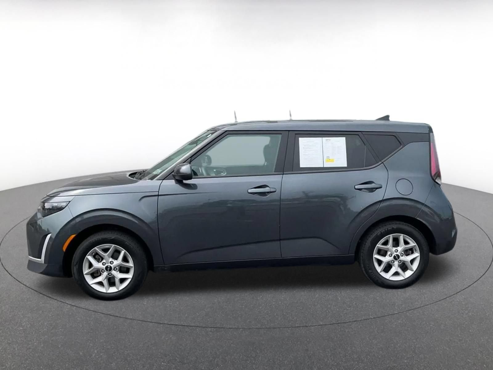 Used 2025 Kia Soul LX w/ LX Technology Package FWD image 7