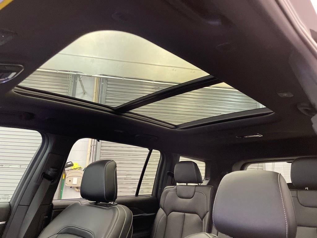 New 2025 Jeep Grand Cherokee L Limited w/ Luxury Tech Group II RWD image 12