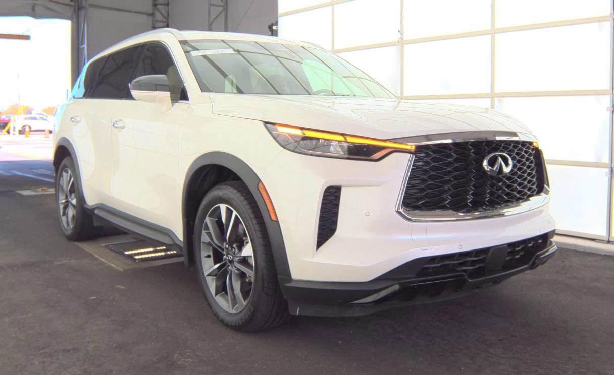 Certified 2023 INFINITI QX60 Luxe w/ Performance Audio Package image 2