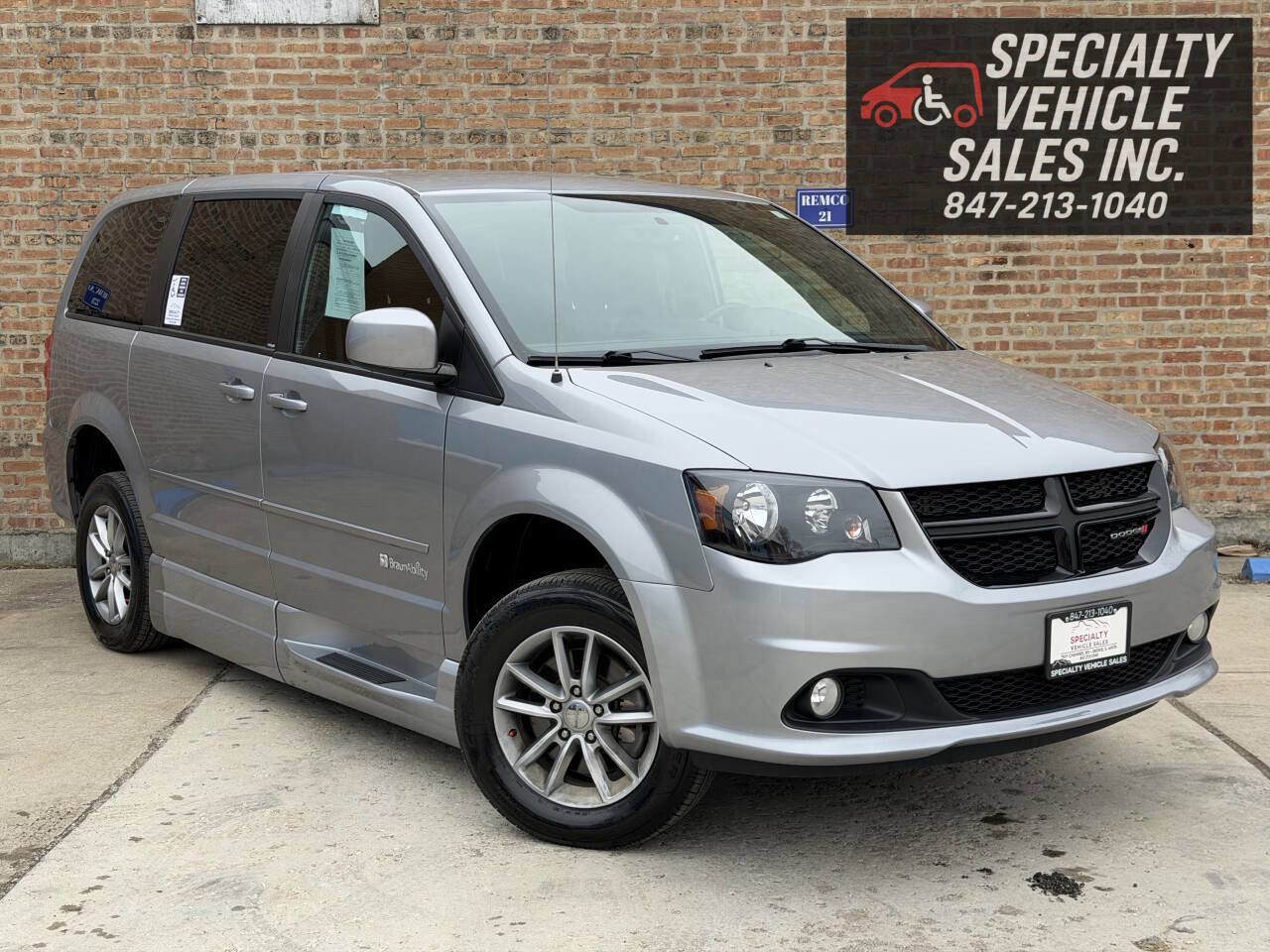 Used 2014 Dodge Grand Caravan R/T image 4