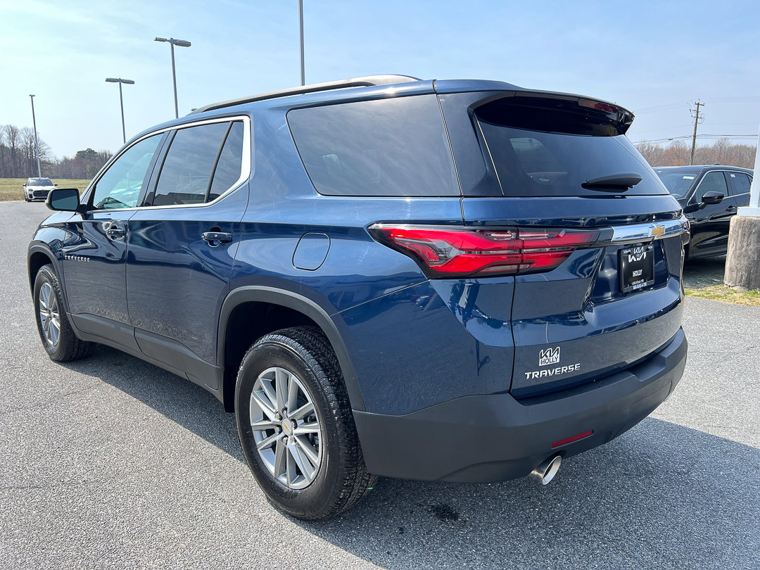 Used 2023 Chevrolet Traverse LT image 3