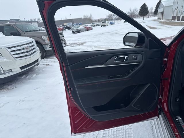 Used 2025 Ford Explorer ST-Line w/ Premium Package image 11