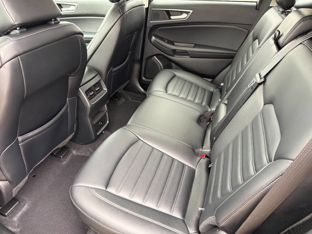 Used 2024 Ford Edge SEL image 11