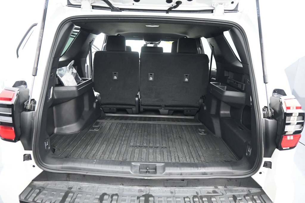 Used 2025 Toyota 4Runner SR5 AWD/4WD image 22