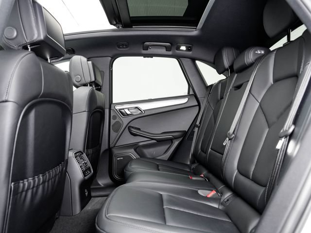 Certified 2026 Porsche Macan AWD/4WD image 29