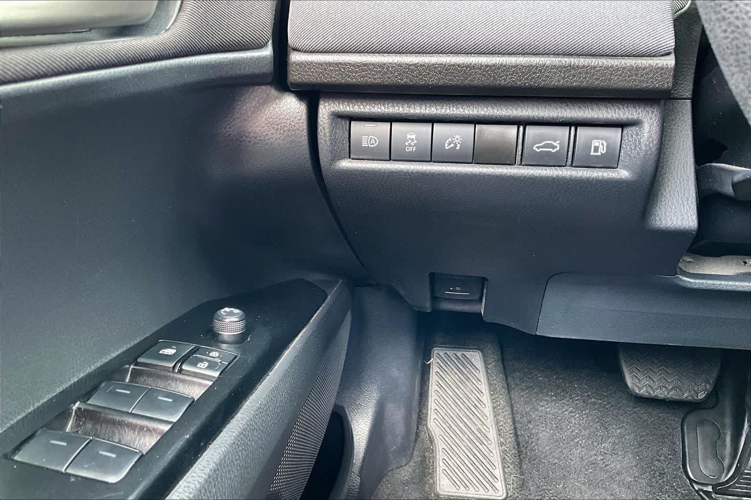 Used 2025 Toyota Camry LE FWD image 32