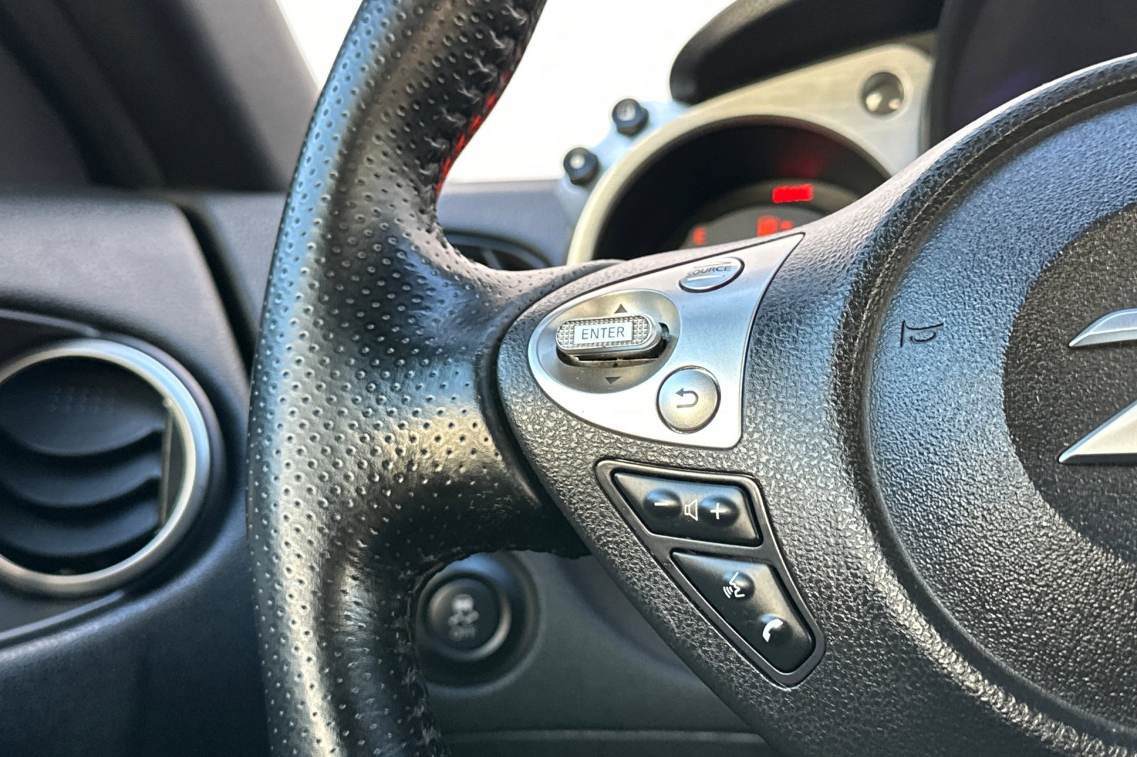 Used 2014 Nissan 370Z Touring w/ Sport Package image 35