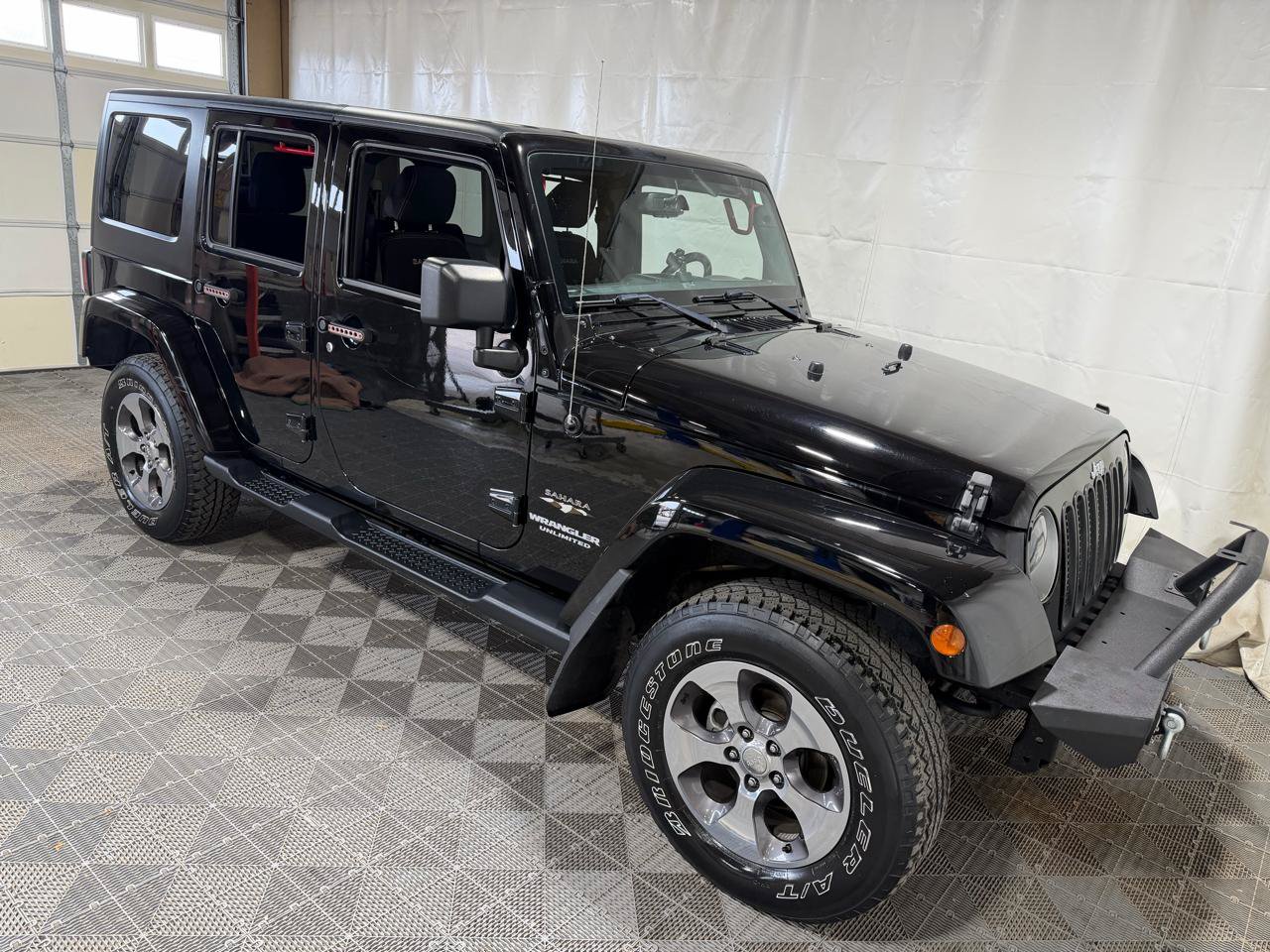 Used 2017 Jeep Wrangler Unlimited Sahara AWD/4WD image 8