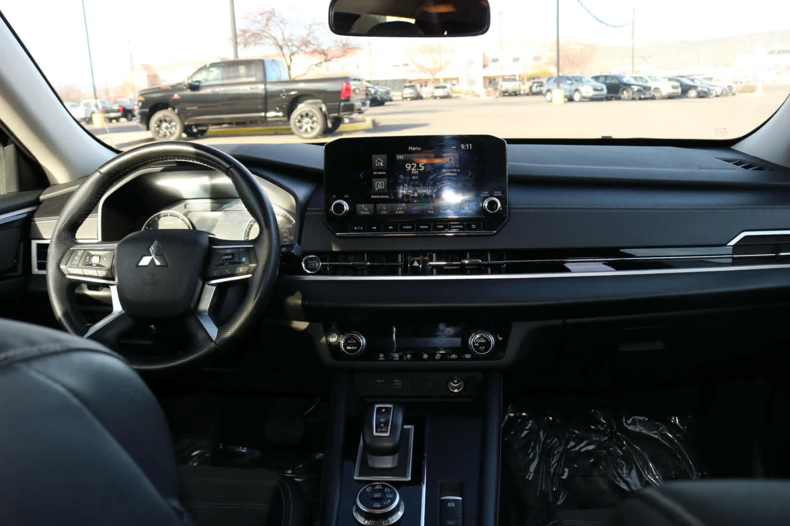 Used 2024 Mitsubishi Outlander SE image 13