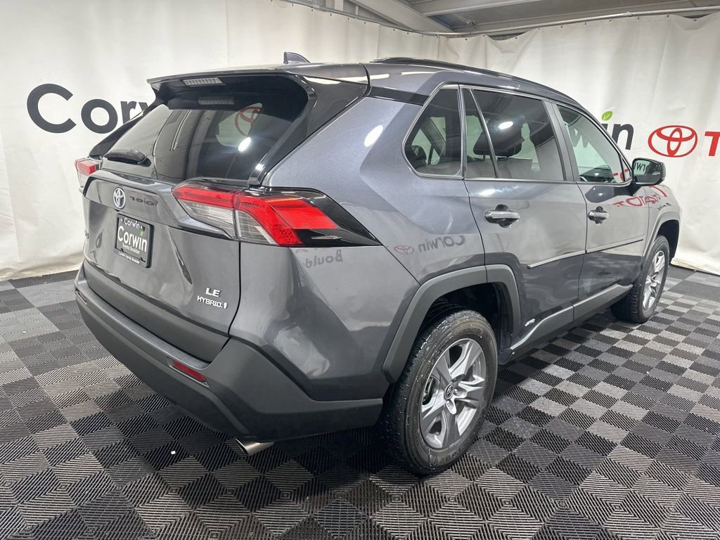 Used 2022 Toyota RAV4 LE image 7