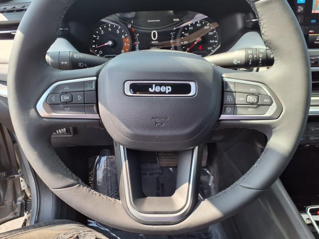 Used 2023 Jeep Compass Limited image 13