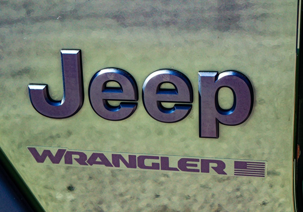 Used 2024 Jeep Wrangler Sport AWD/4WD image 7