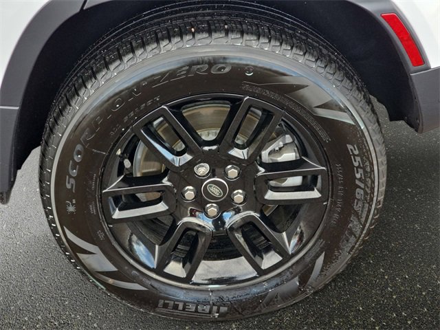 Used 2025 Land Rover Defender 110 S image 34