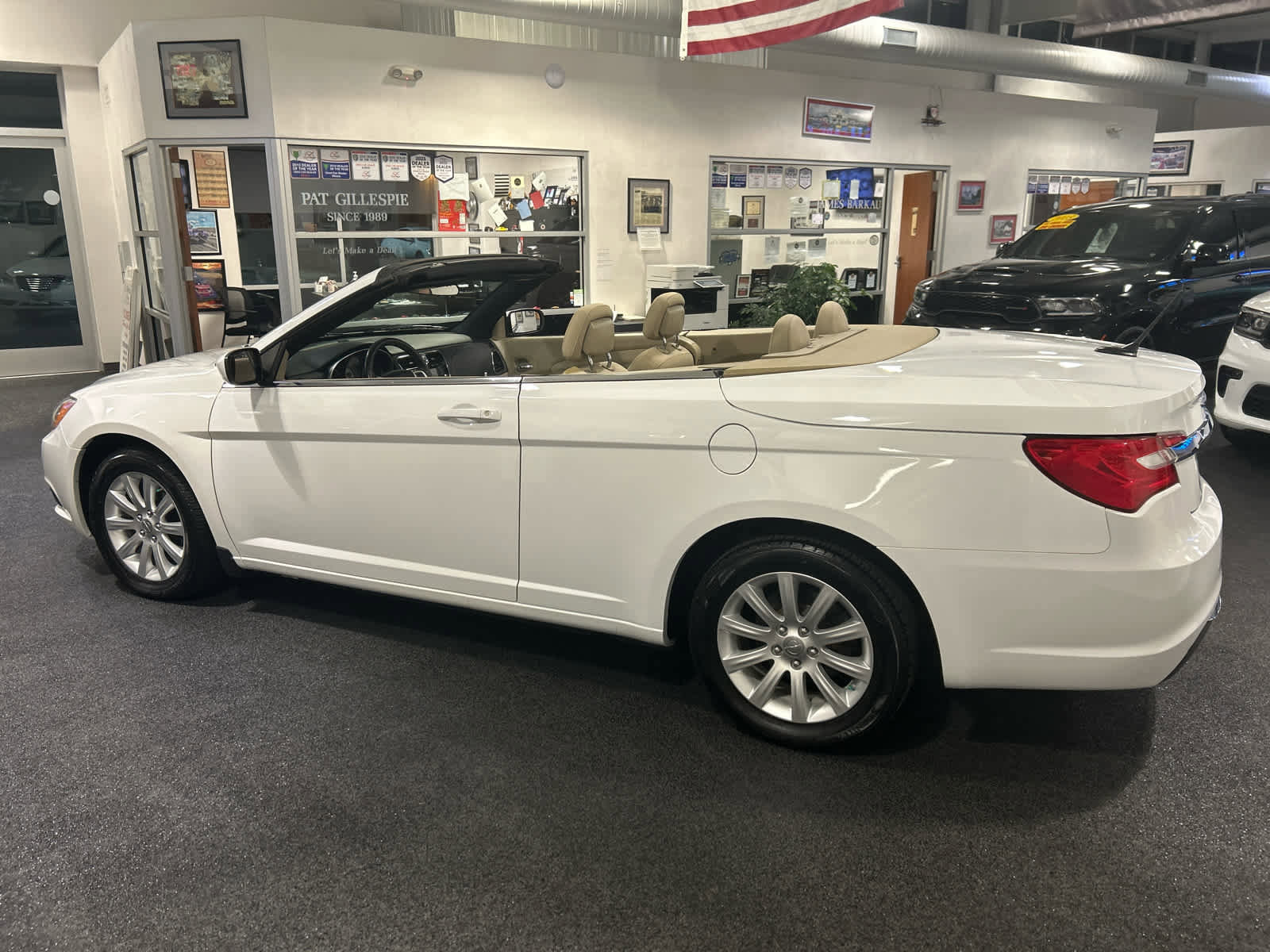 Used 2011 Chrysler 200 Touring w/ Cold Weather Group image 10