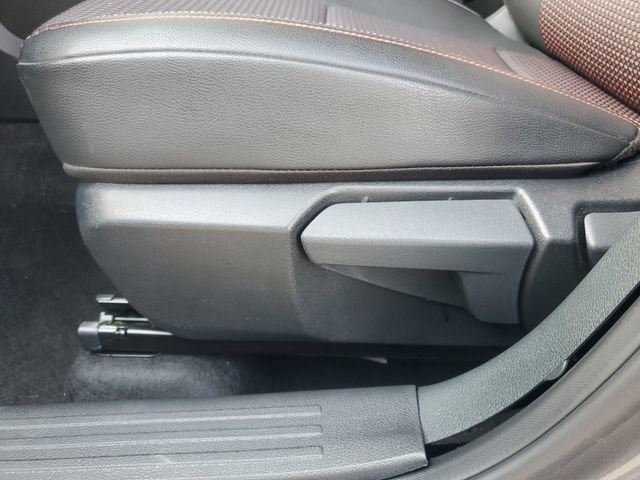 Certified 2025 Nissan Kicks SR image 18