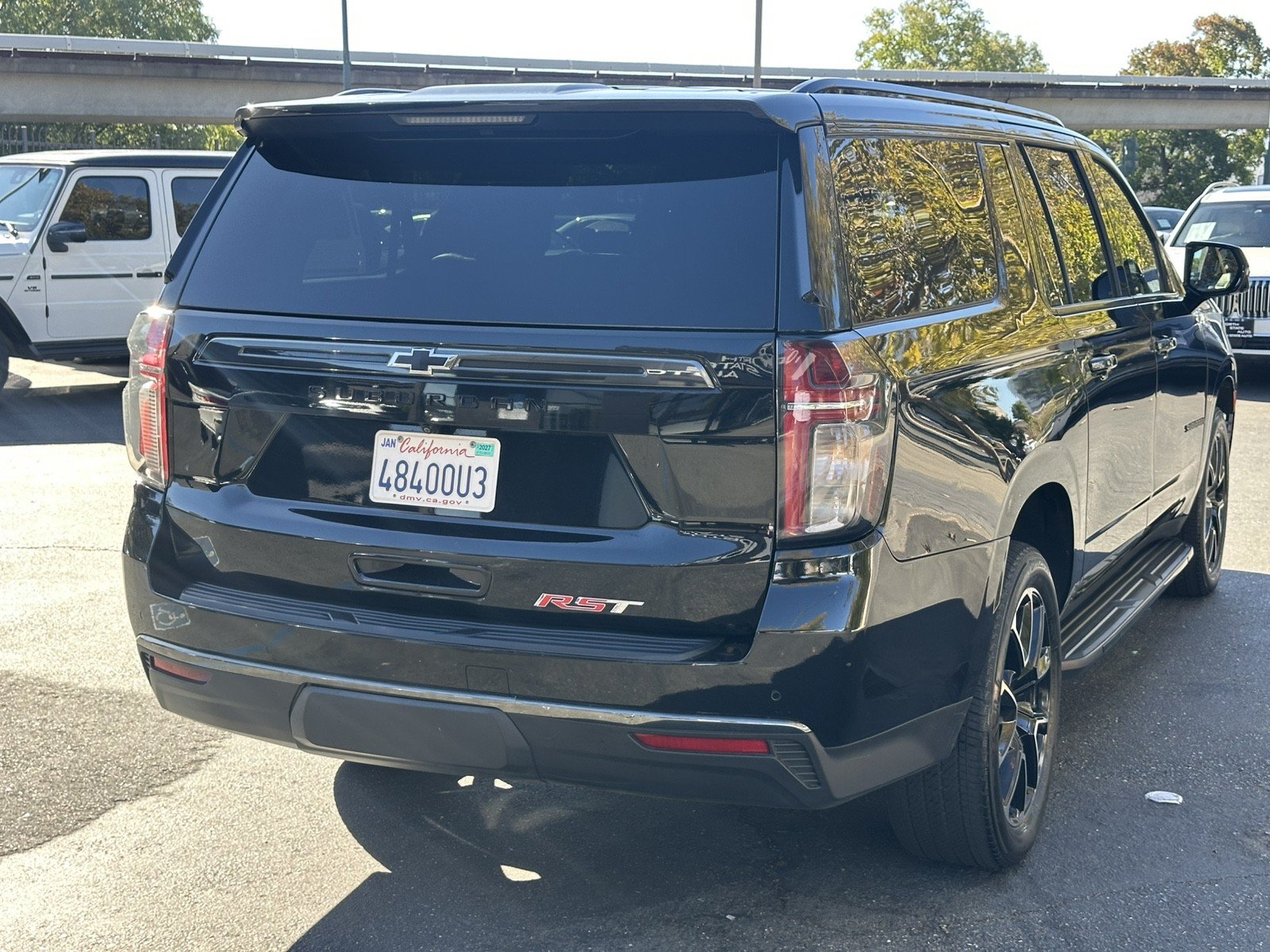 Used 2022 Chevrolet Suburban RST w/ Luxury Package AWD/4WD image 9