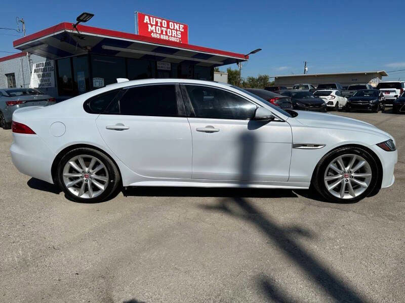 Used 2016 Jaguar XF R-Sport image 4