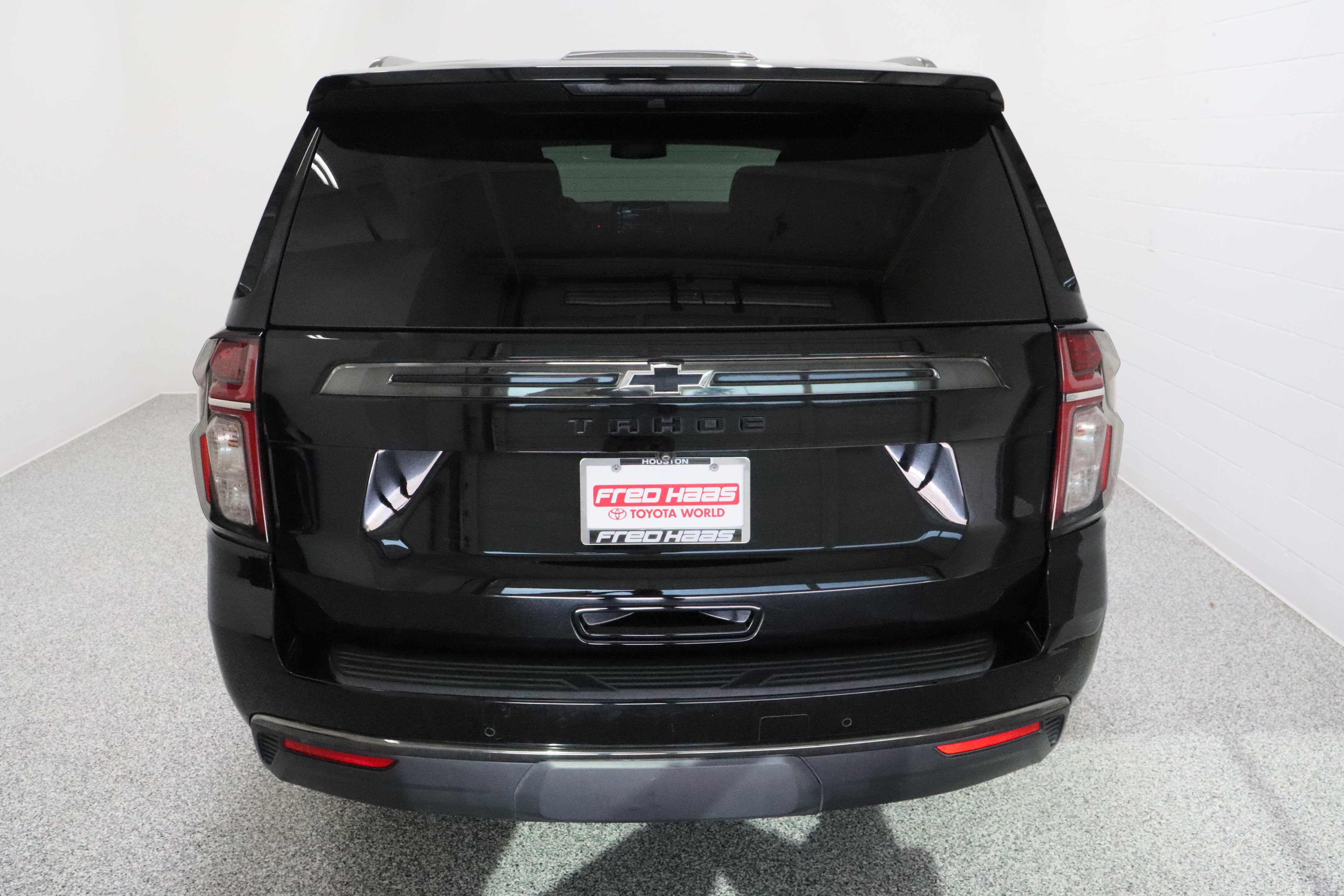 Used 2022 Chevrolet Tahoe Z71 w/ Luxury Package AWD/4WD image 8