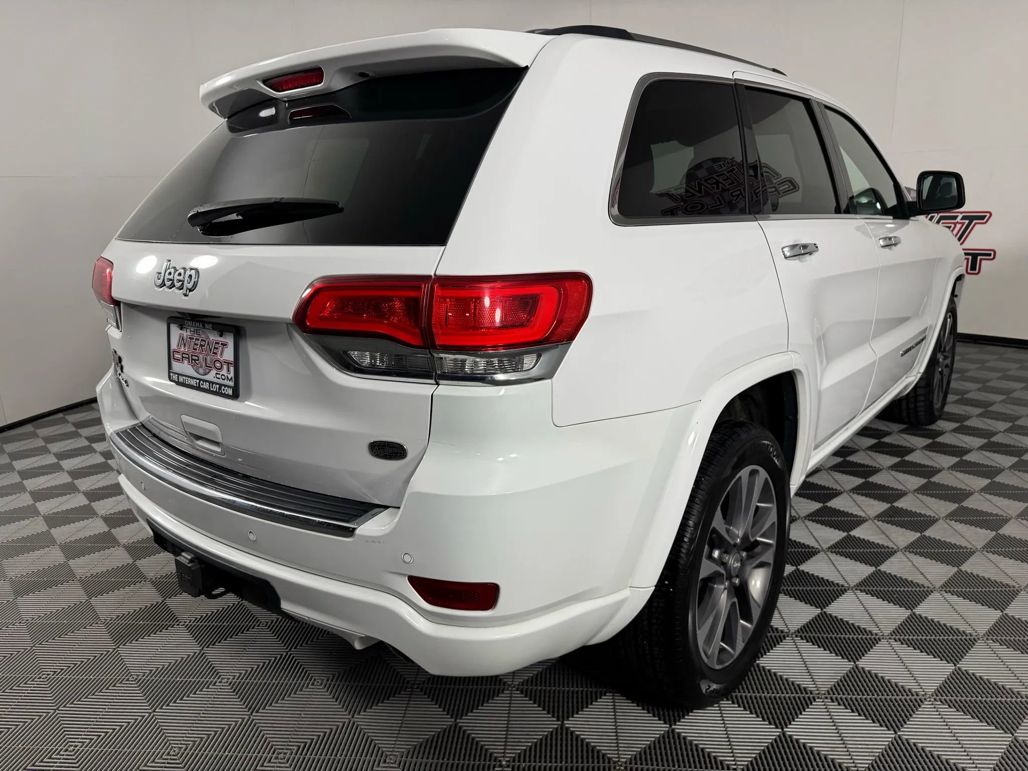 Used 2018 Jeep Grand Cherokee Overland image 32