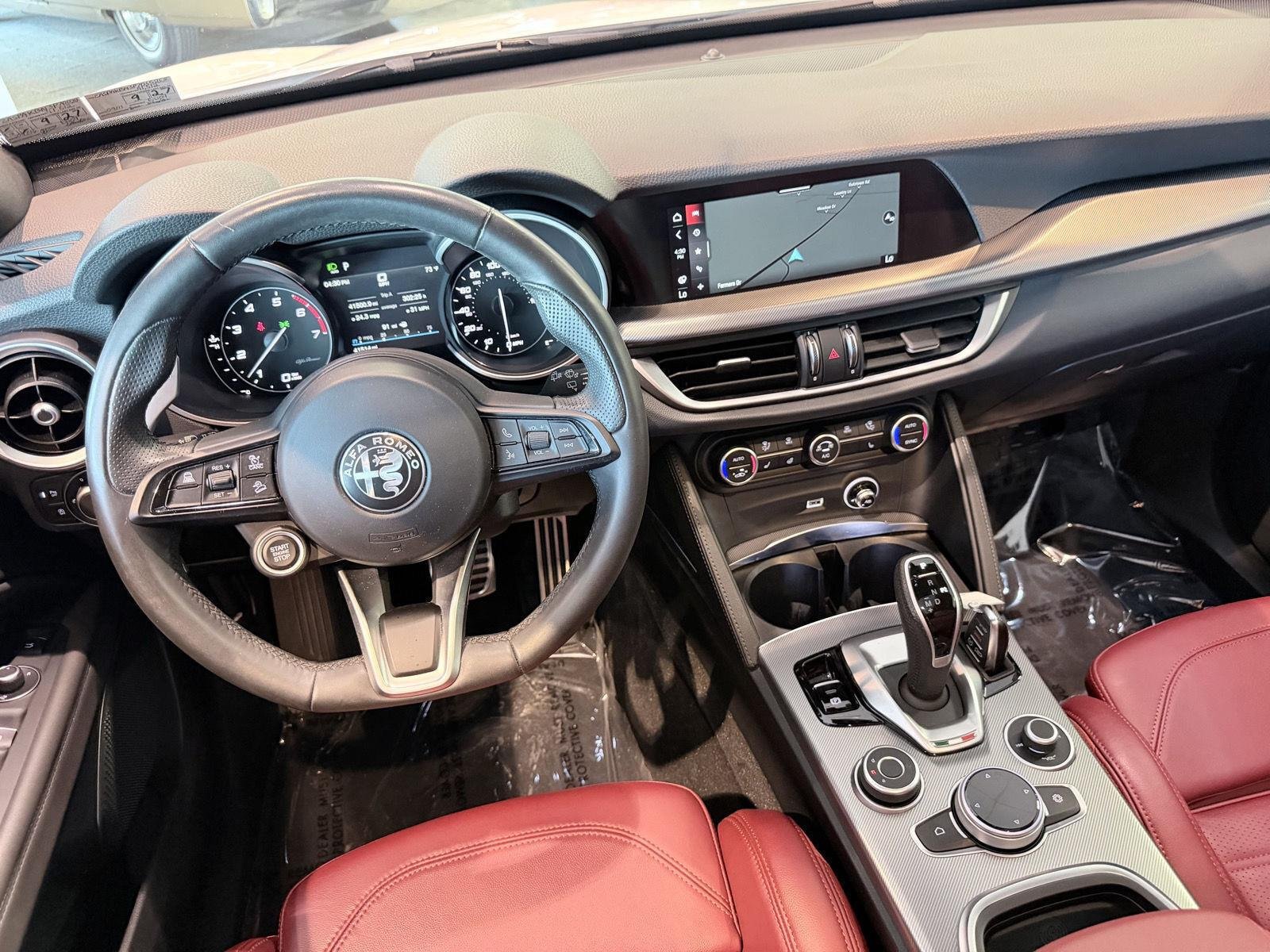 Used 2023 Alfa Romeo Stelvio Veloce AWD/4WD image 38