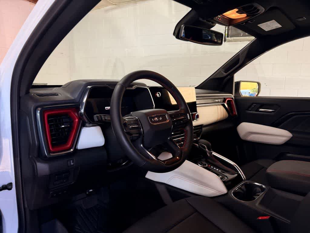 Used 2025 GMC Canyon AT4 w/ AT4X AEV Edition AWD/4WD image 2
