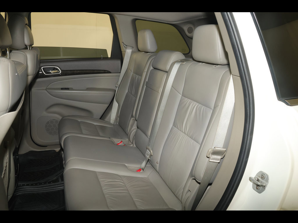 Used 2011 Jeep Grand Cherokee Laredo AWD/4WD image 18