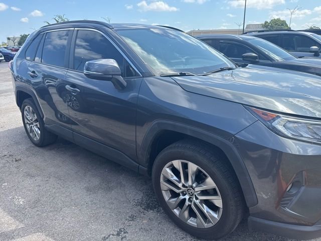 Used 2020 Toyota RAV4 XLE Premium FWD image 8