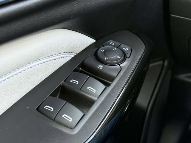 Used 2025 Chevrolet Trax LT FWD image 17