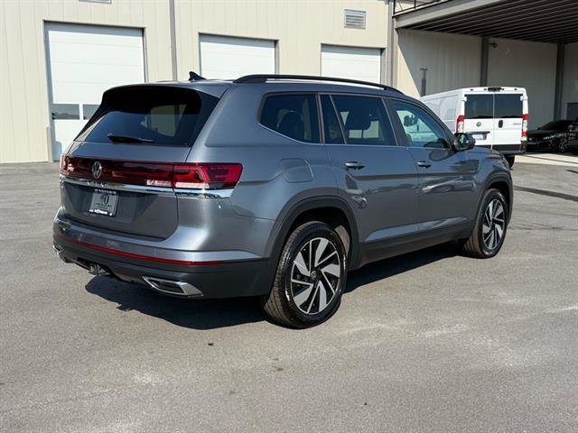 Used 2024 Volkswagen Atlas SE image 3