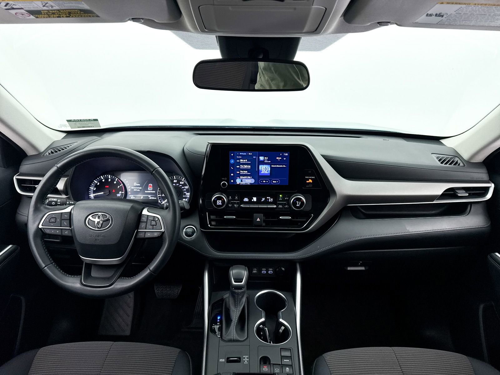 Used 2023 Toyota Highlander LE image 21