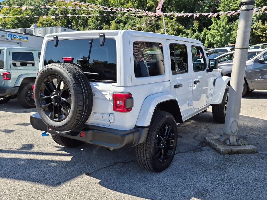 Used 2024 Jeep Wrangler Unlimited Sahara AWD/4WD image 4