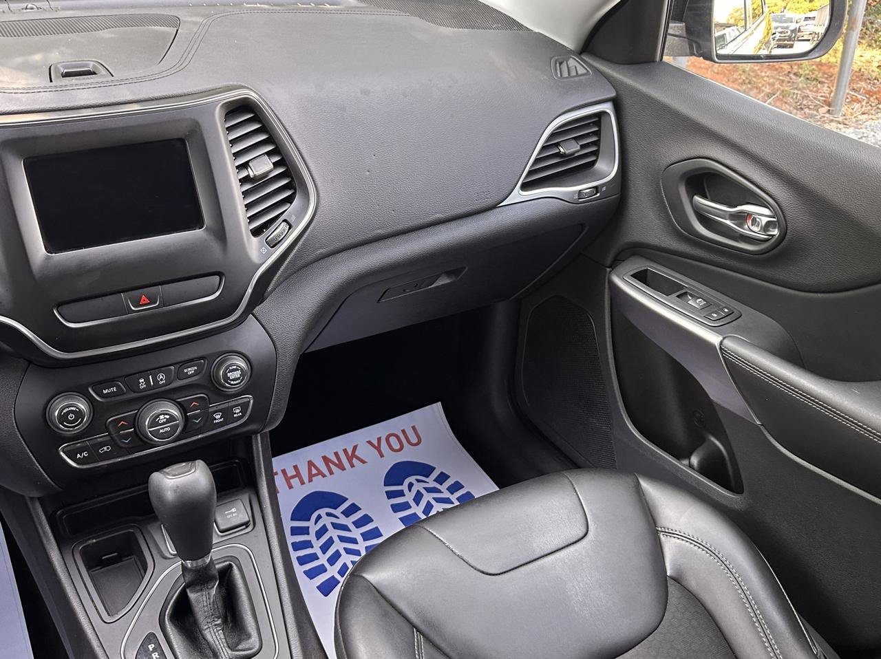 Used 2019 Jeep Cherokee Latitude Plus w/ Comfort/Convenience Group FWD image 20